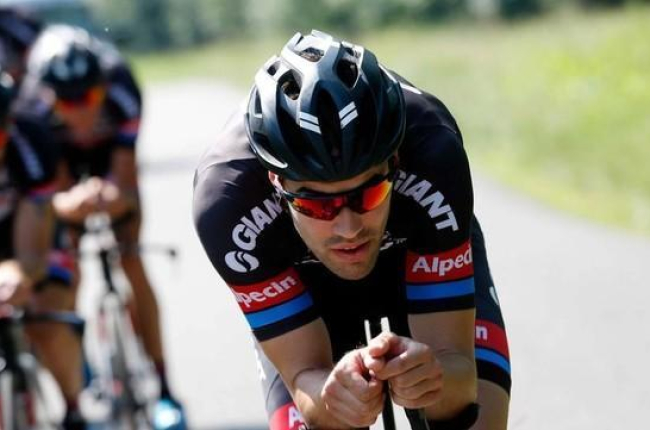 Entre los afectados se encuentra el corredor francés Warren Barguil, ganador de dos etapas en la Vuelta y 14º en el último Tour. En la foto, Tom Dumoulin.-EFE / BAS CZERWINSKI