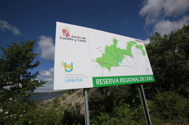 Cartel de la Reserva de Caza de Urbión. HDS