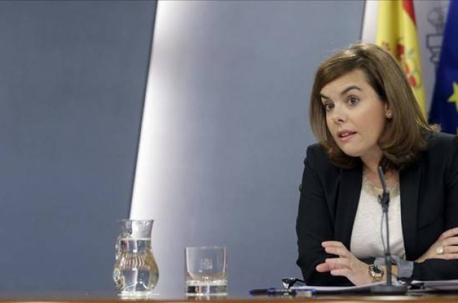 La vicepresidenta del Gobierno, Soraya Sáenz de Santamaría, este viernes en la rueda de prensa posterior al Consejo de Ministros.-Foto: EFE/ ÁNGEL DÍAZ