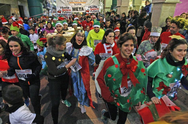Imagen de la Carrera Popular de Navidad disputada ayer en Soria.-MARIO TEJEDOR