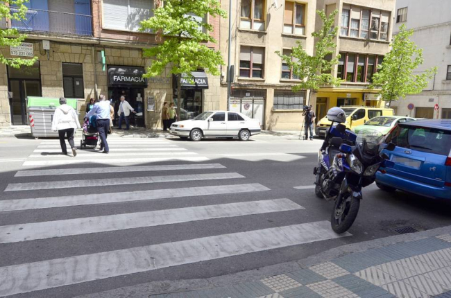 Paso de cebra en la Avenida de Valladolid en la que se produjo el atropello.-ÁLVARO MARTÍNEZ