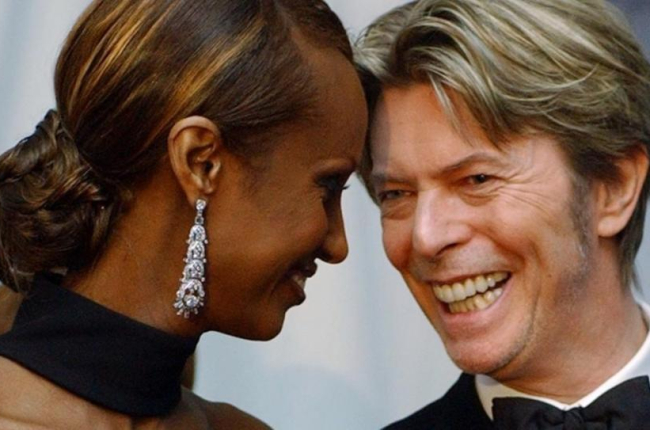 Iman y David Bowie, en una imagen de 2002.-AP