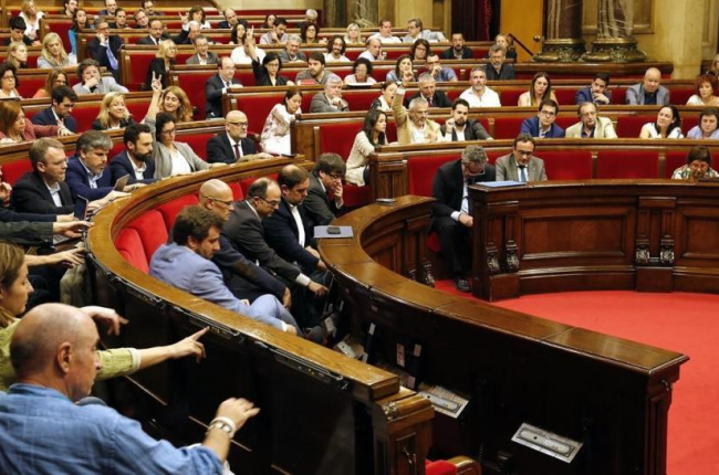 Imagen de un pleno del Parlament de Cataluña.-RICARD CUGAT
