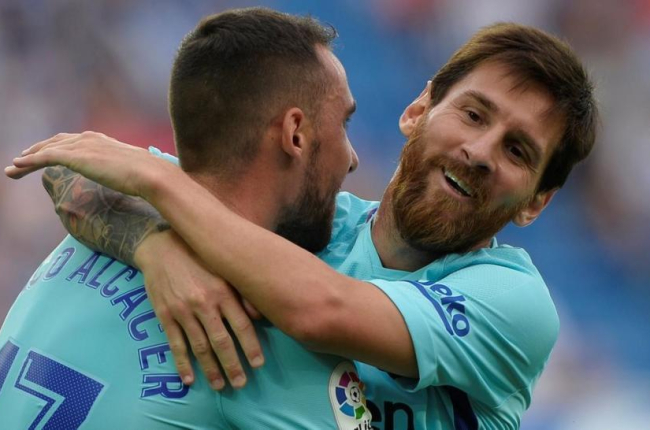 Messi celebra con Alcácer el segundo gol del Barça ante el Alavés-VINCENT WEST