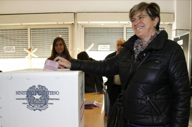 La candidata ganadora del Movimiento 5 Estrella en Ostia, Giuliana Di Pillo.-/ YARA NARDI / REUTERS
