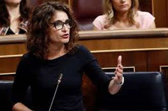 La ministra de Hacienda, María Jesús Montero, durante una intervención.-EL PERIÓDICO