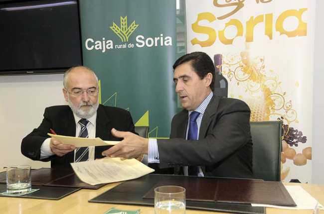 Jaime Ribas y Carlos Martíne, en la firma del convenio./ A. M. -