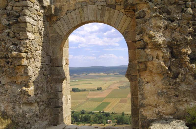 El arco califal de la fortaleza de Gormaz, quizás la imagen más icónica del castillo. HDS