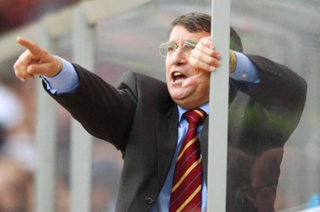 Graham Taylor, en 2002, cuando ejercía como entrenador del Aston Villa.-AP / RUI VIEIRA