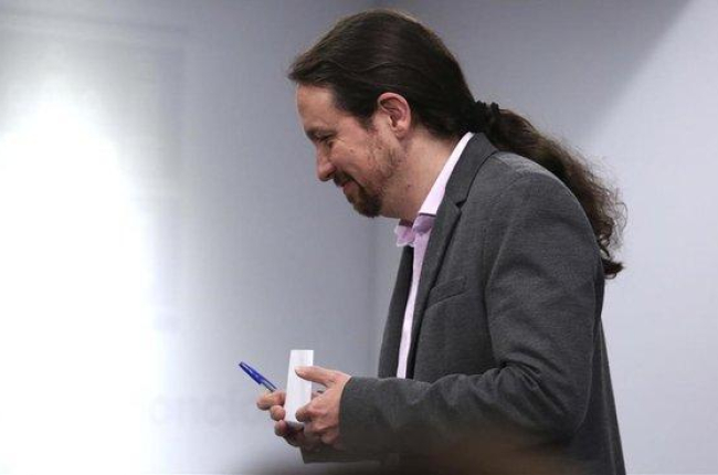 El líder de Unidas Podemos, Pablo Iglesias, tras reunirse con el presidente del Gobierno en funciones, Pedro Sánchez, en la Moncloa-DAVID CASTRO