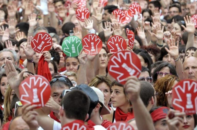 Concentración de protesta en Pamplona, el pasado 7 de julio, contra la agresión sexual a una joven de 18 años.-VILLAR LOPEZ / EFE