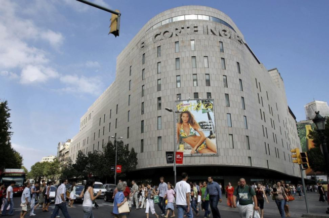 El Corte Ingles de plaza de Cataluna en Barcelona, primera inversión de Zambal.-JULIAN MARTIN (EFE)