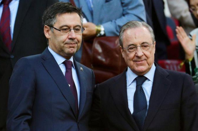 Josep Maria Bartomeu y Florentino Pérez, el domingo en el Camp Nou.-EL PERIÓDICO