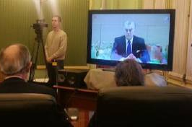 Videoconferencia de Bárcenas en el Parlamento balear.-Foto: EL PERIÓDICO