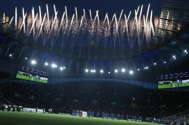 El nuevo estadio del Tottenham en su inauguración de este miércoles.-AP PHOTO / KIRSTY WIGGLESWORT