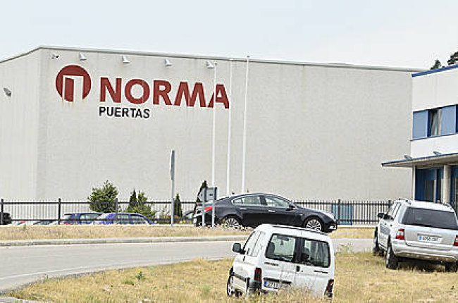 Fábrica de Puertas Norma. / V.G. -