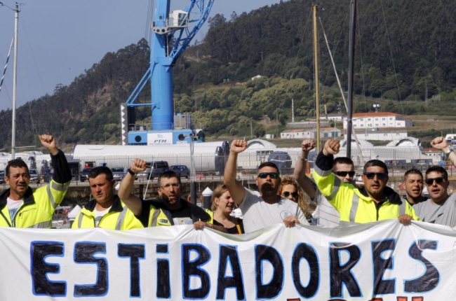 Protesta de estibadores en el puerto de El Ferrol.-KIKO DELGADO