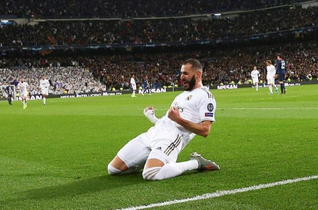 Benzema, este martes en el Bernabéu.-EFE