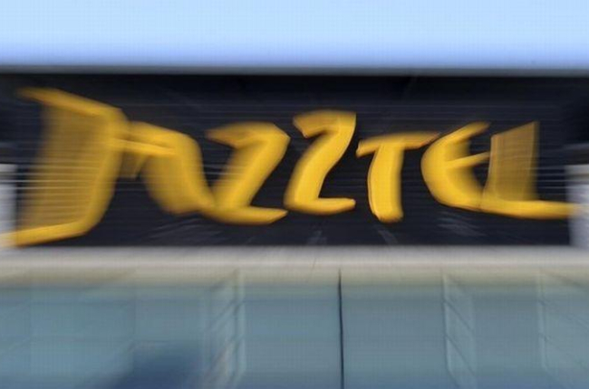 El logo de Jazztel, en la sede de la compañía en Madrid.-AFP