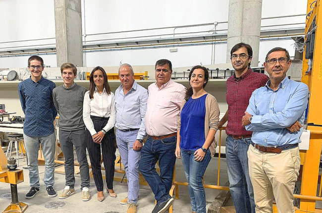 Miembros del grupo SUCONS en las instalaciones de la Universidad de Burgos. EL MUNDO
