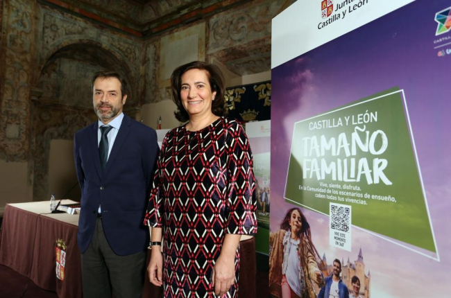 María Josefa García Cirac en la presentación de Fitur 2018 junto al director general de Turismo, Javier Ramírez. --ICAL