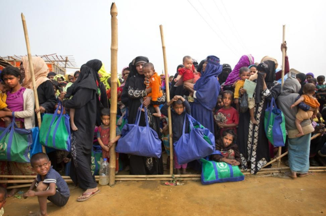 Mujeres rohinyás en un campo de refugiados en Bangladés.-/ AP / MANISH SWARUP (AP)
