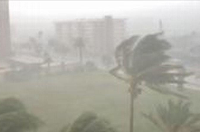 La tormenta Gordon se acerca a las costas de Florida y se convierte en un huracán.-REUTERS