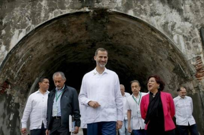 Felipe VI visita la fortaleza de san Juan de Ulloa.-Foto:   EFE / JUANJO MARTÍN