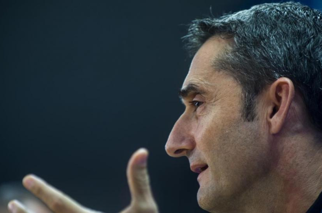Valverde, en una rueda de prensa en la ciudad deportiva del Barça.-JORDI COTRINA