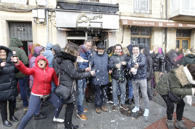 Celebración del quinto premio de la Lotería de Navidad caído en Soria en 2019. HDS
