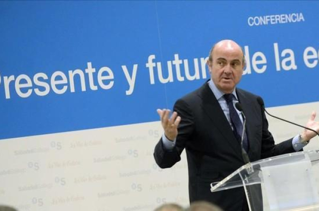 El ministro de Economía, Luis de Guindos, en unas jornadas en Arteixo (A Coruña) el día 25 de noviembre.-EFE