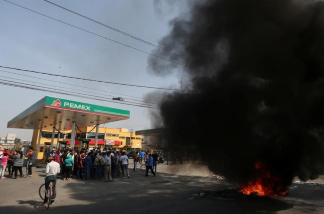 Las protestas se extienden y la petrolera estatal advierte que peligra el suministro.-REUTERS / EDGARD GARRIDO