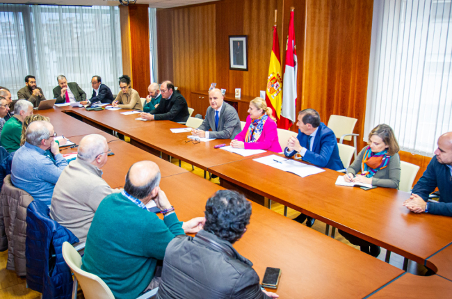Reunión en la Delegación Territorial de la Junta en Soria. MARIO TEJEDOR