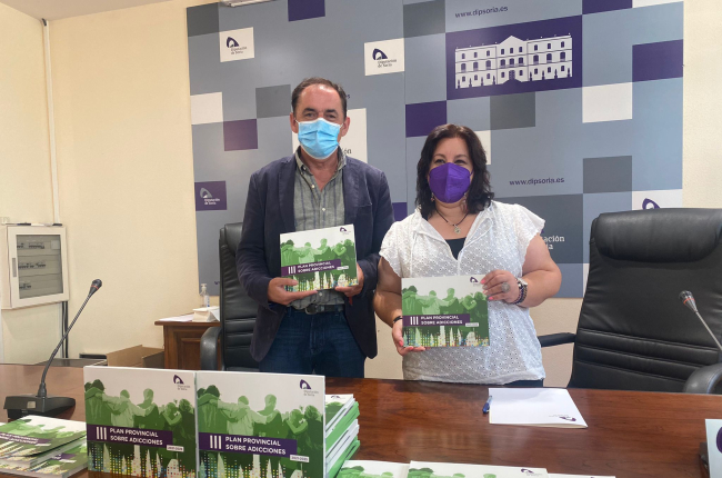 Benito Serrano y Eva Muñoz presentan el III Plan Provincial sobre Drogas. HDS