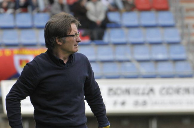 El entrenador del Numancia, Juan Antonio Anquela.-DIEGO MAYOR