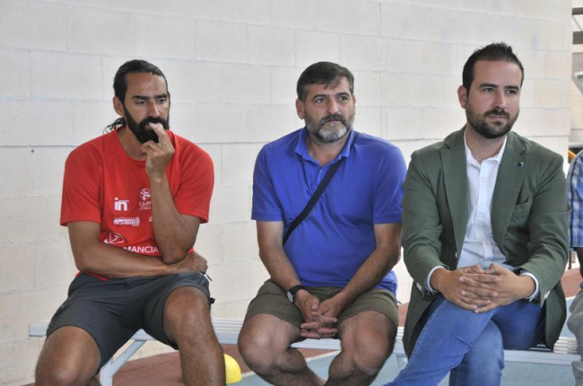 García Chico, con Enrique Márquez y Ángel Hernández, ha sido técnico del Caep durante 14 años.-Valentín Guisande