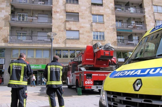 Cuatro afectados por inhalación de humo en el incendio de una vivienda en Salamanca-EUROPA PRESS