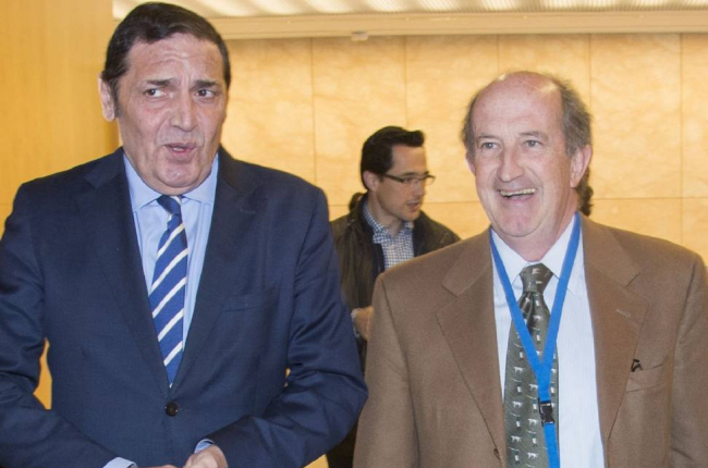 El consejero de Sanidad, Antonio María Sáez Aguado y el presidente del comité organizador, Antonio Rodríguez Salazar-Ical
