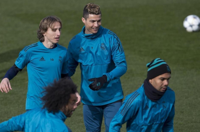 Marcelo, Modric, Ronaldo y Casemiro, durante el entrenamiento de este martes en la ciudad deportiva blanca.-AP