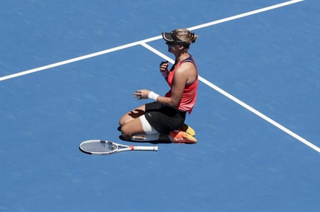 La tenista croata Lucic-Baroni celebra su victoria ante la checa Karolina Pliskova en el Abierto de Australia.-EFE / MARK R. CRISTINO