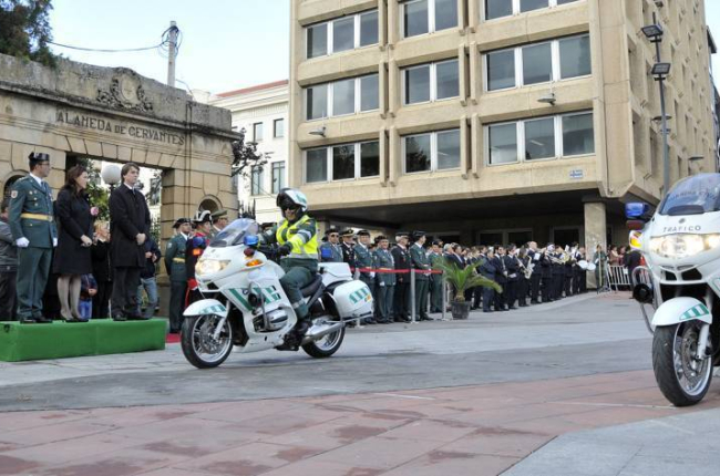 Desfile de la Guardia Civil ayer en Soria.-D. M./ Soria