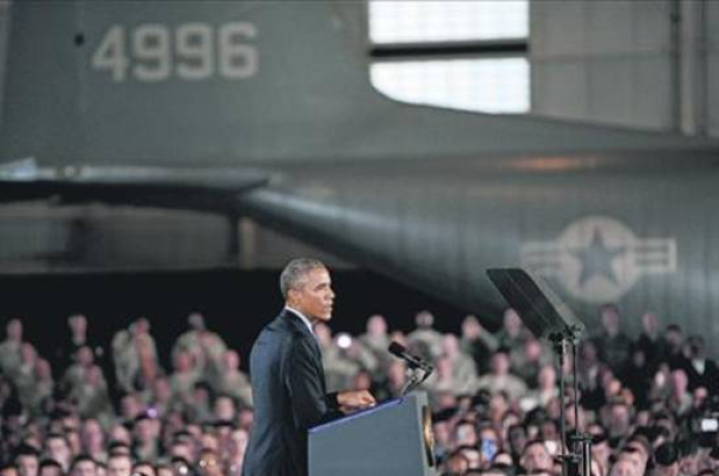 Obama se dirige a los soldados y al personal militar en un discurso durante su visita a Fort Dix, el lunes.-Foto:   AP / AMY NEWMAN