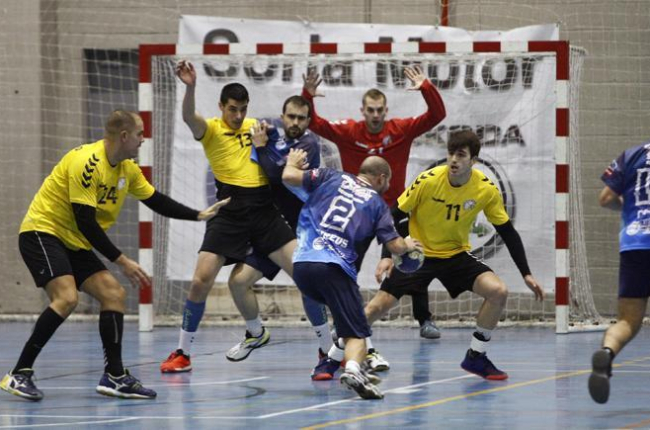 El BMSoria ha finalizado la primera vuelta en la quinta posición del Grupo B de la Primera Estatal.-MARIO TEJEDOR