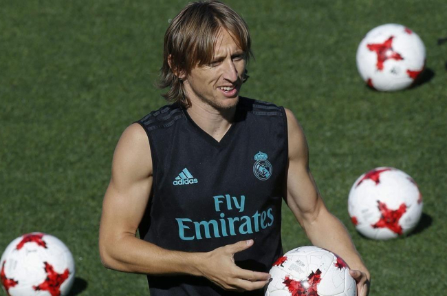 Modric, en un entrenamiento del Madrid.-EFE/ PACO CAMPOS