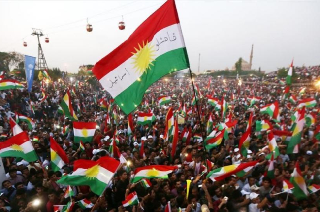Manifestantes kurdos participan en una manifestación a favor del referéndum del Kurdistán iraquí-SAFIN HAMED / AFP