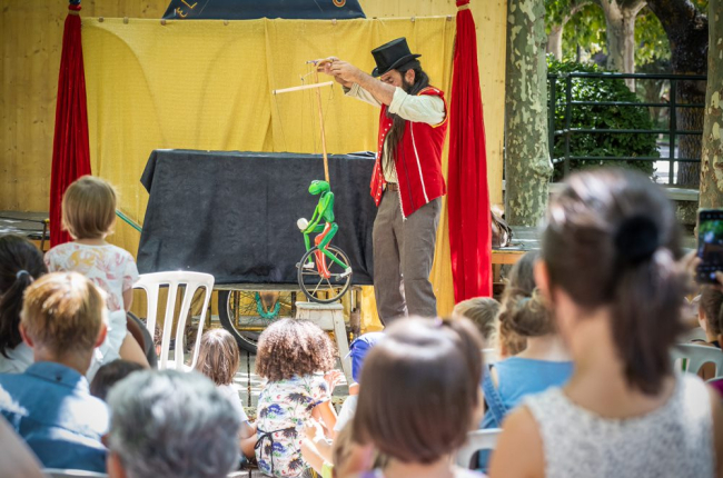 ‘El circo de las ranas’ entretuvo a grandes y pequeños. GONZALO MONTESEGURO