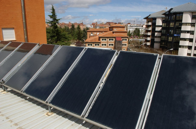 Placas solares en la residencia juvenil Gaya Nuño. HDS