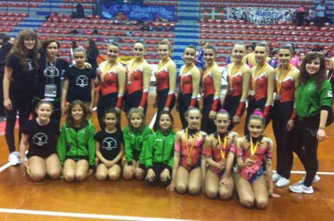 Las integrantes del C.G. Duero que el pasado sábado compitieron en el Nacional de Bilbao.-Club de Gimnasia Duero