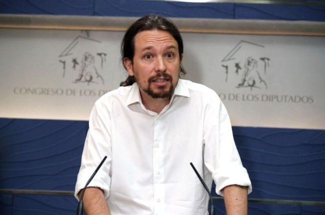 El líder de Podemos, Pablo Iglesias, durante una rueda de prensa.-ANGEL DIAZ (EFE)