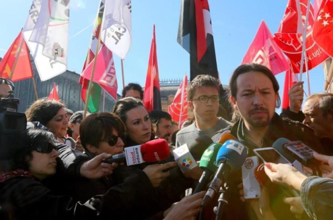 Pablo Iglesias en la concentración de trabajadores de los trabajadores de Ferrovial.-JUAN MANUEL PRATS